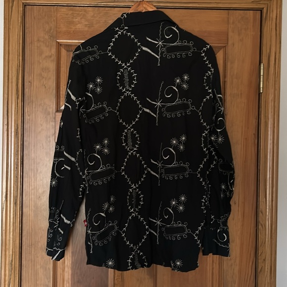 Report Button Down - Picture 4 of 4